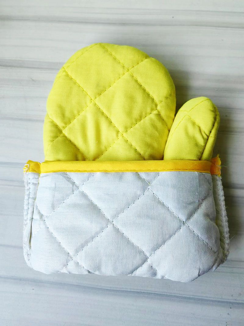 Oven Mitts, Premium Heat Resistant Kitchen Gloves Cotton & Polyester Quilted Oversized Mittens, 1 Pair Green